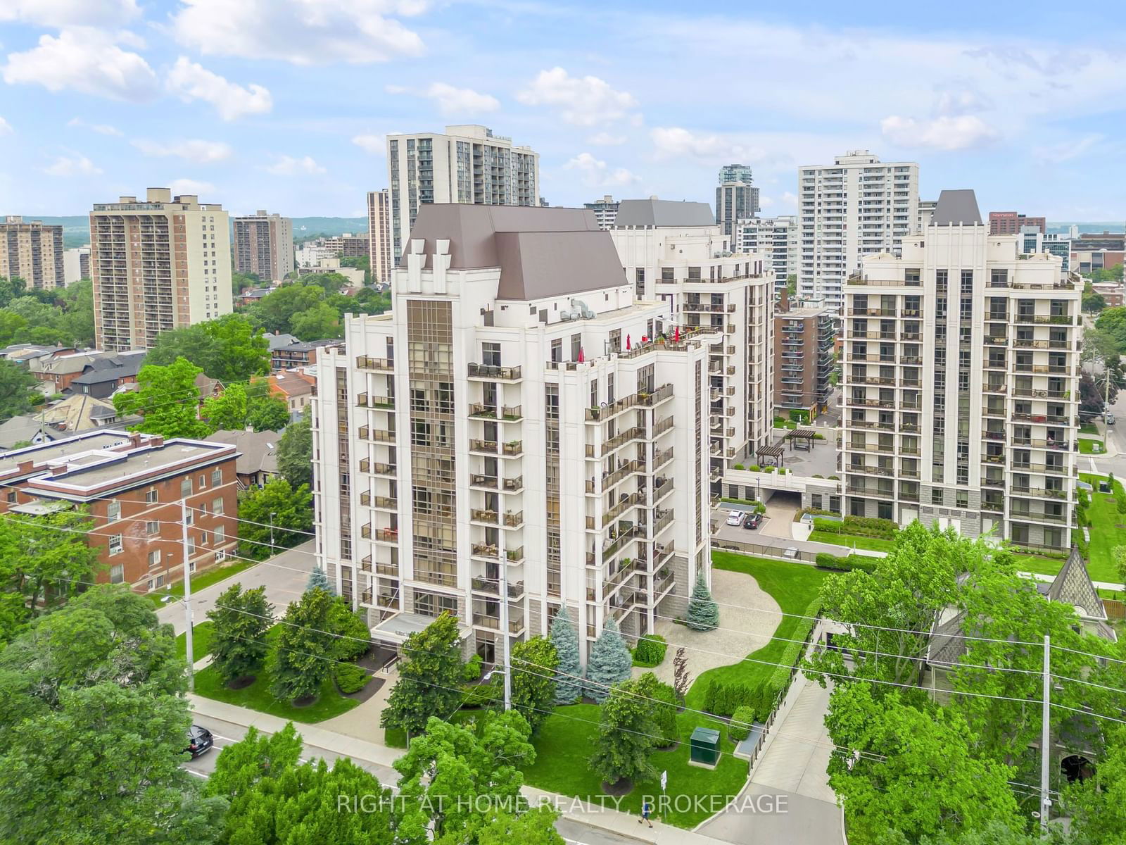 90 Charlton Ave W, unit 205 for sale - image #2