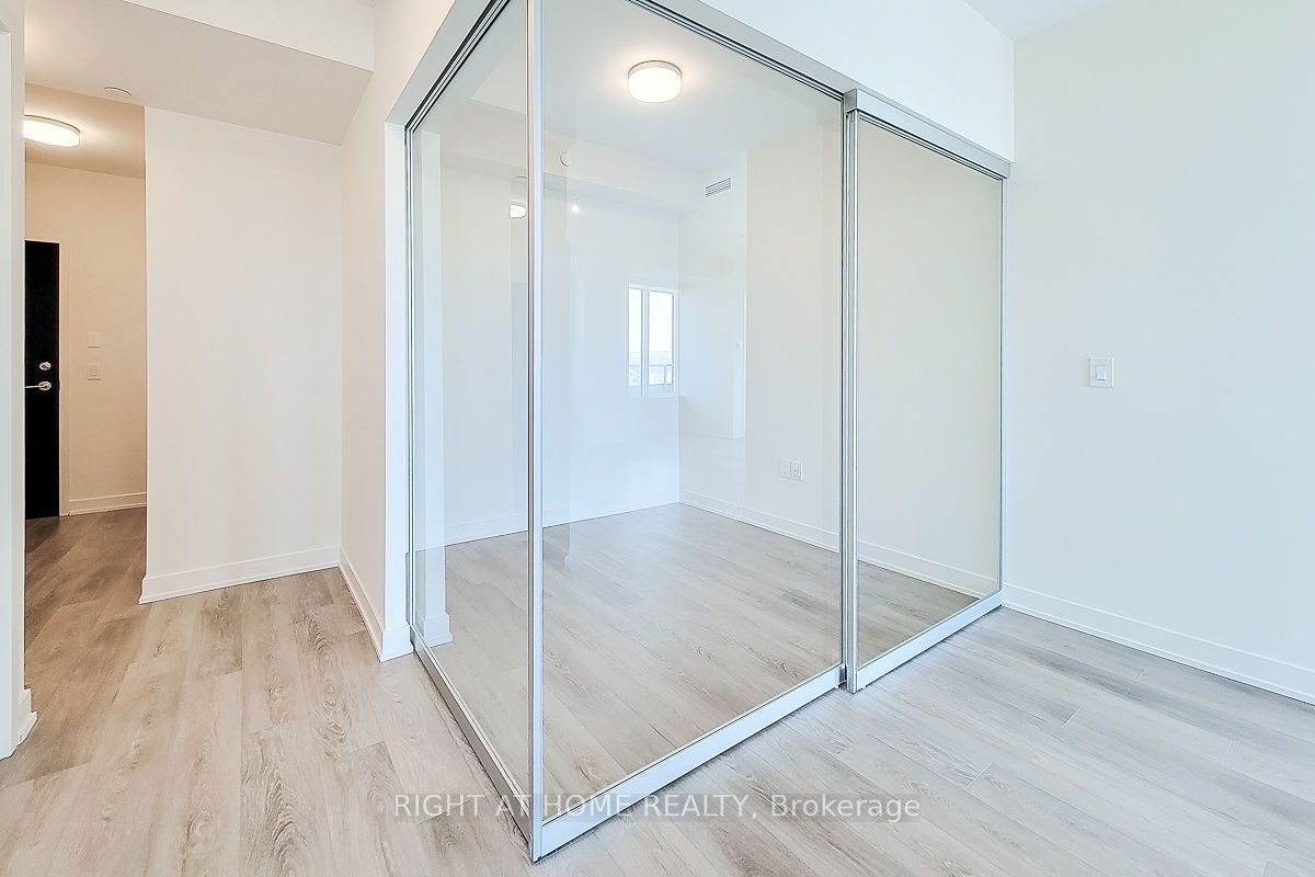 212 King William St, unit 817 for rent - image #13