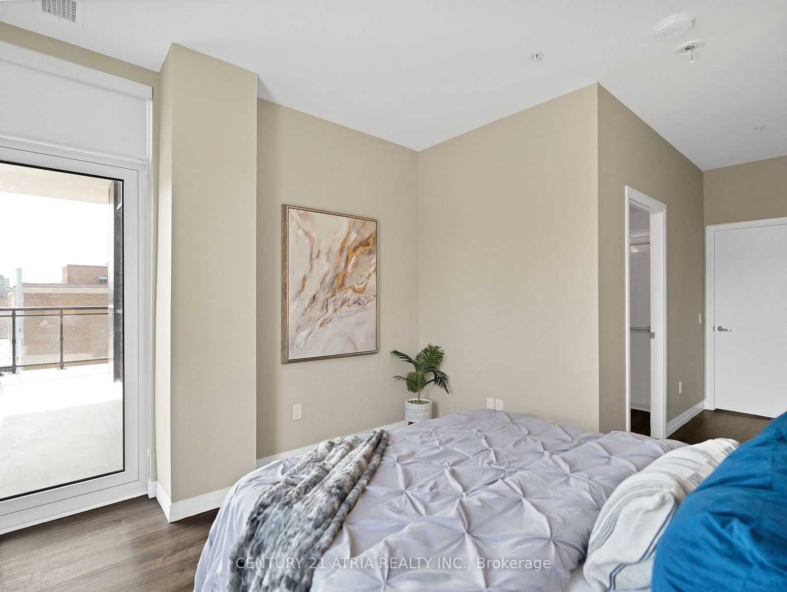 60 Charles St W, unit 308 for sale - image #11