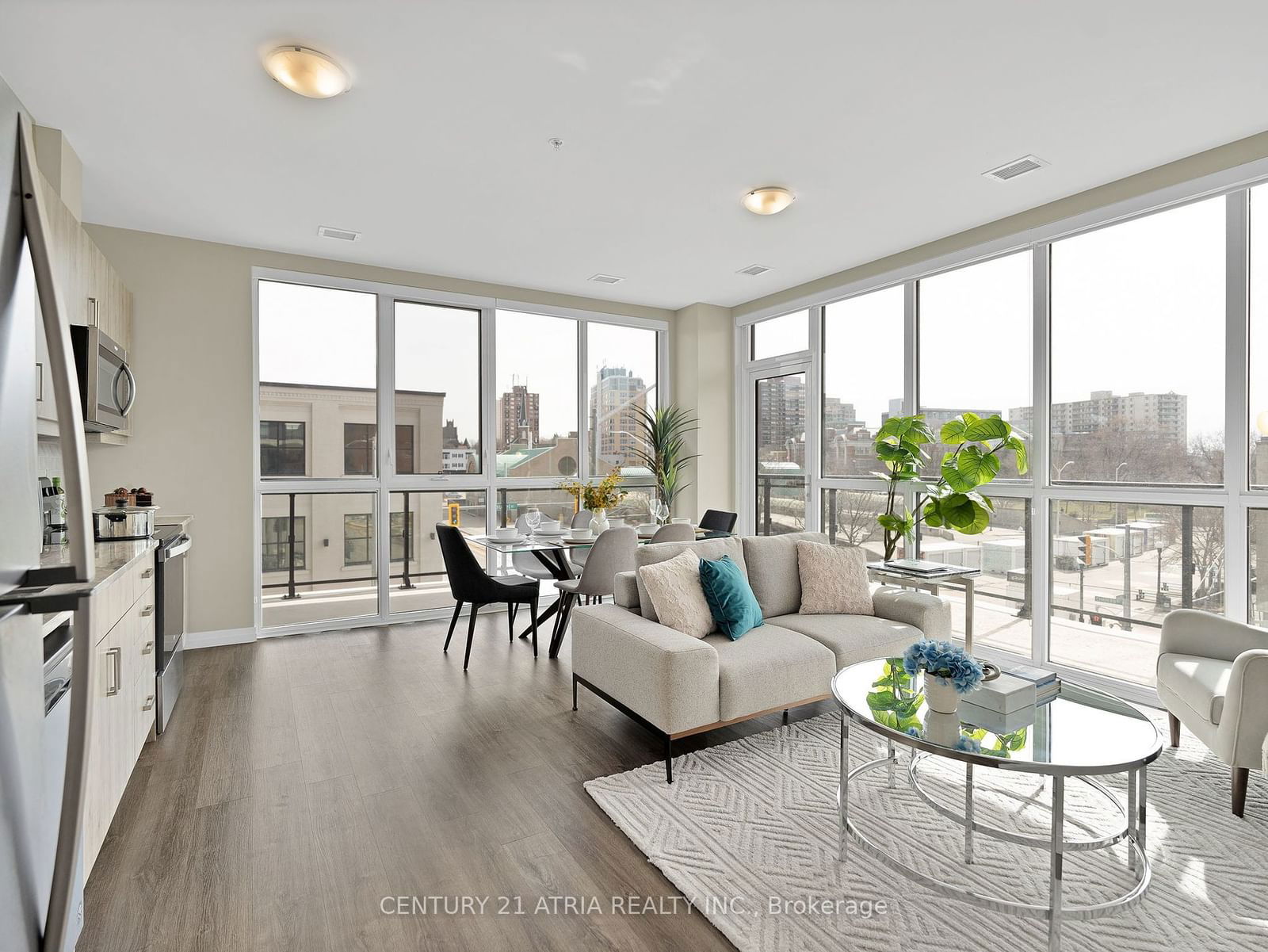 60 Charles St W, unit 308 for sale - image #2