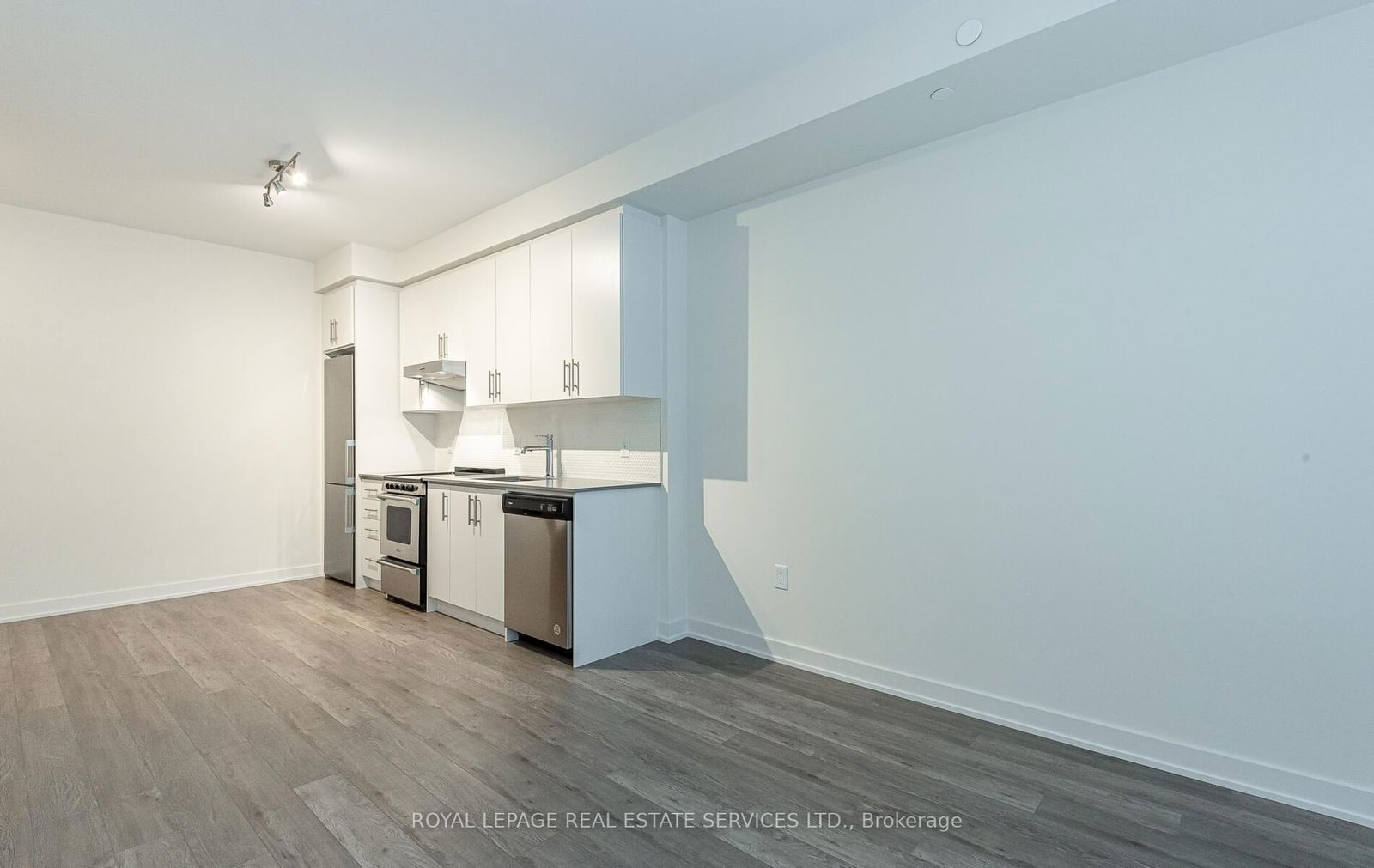 212 King William St, unit 708 for rent