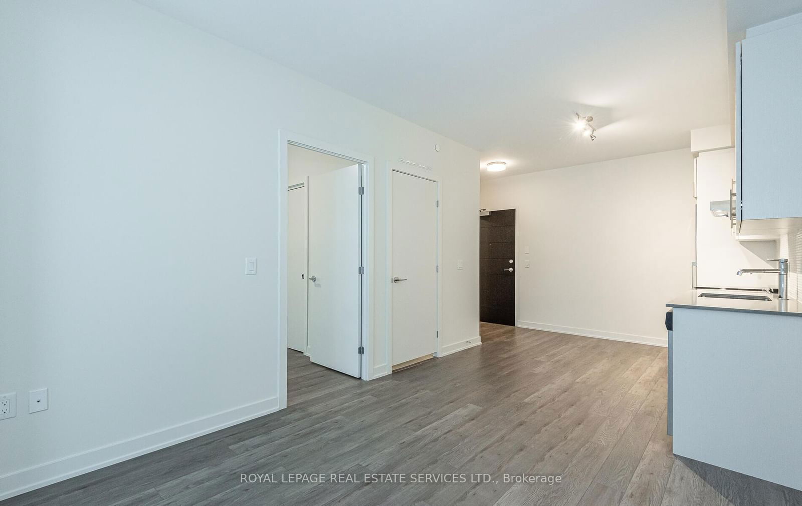 212 King William St, unit 708 for rent