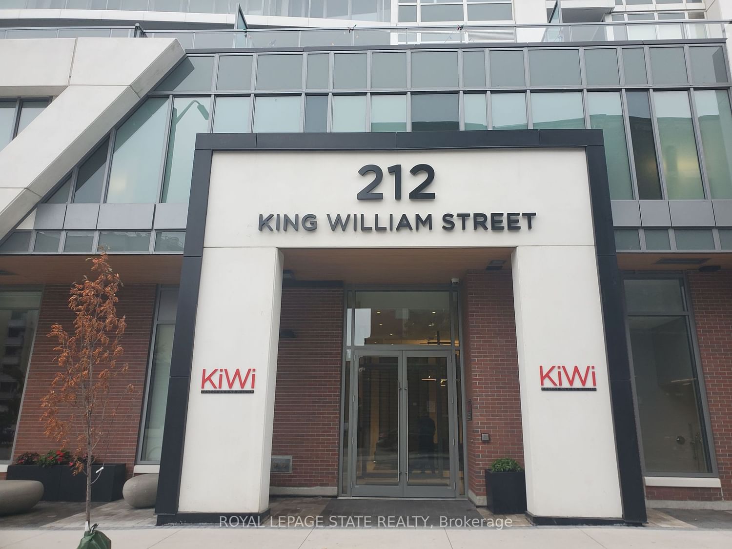 212 King William St, unit 913 for rent - image #2