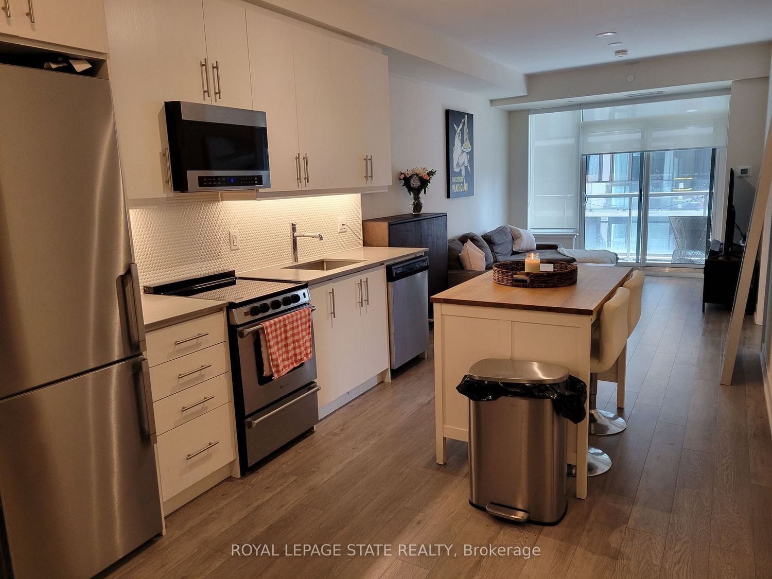 212 King William St, unit 913 for rent - image #4