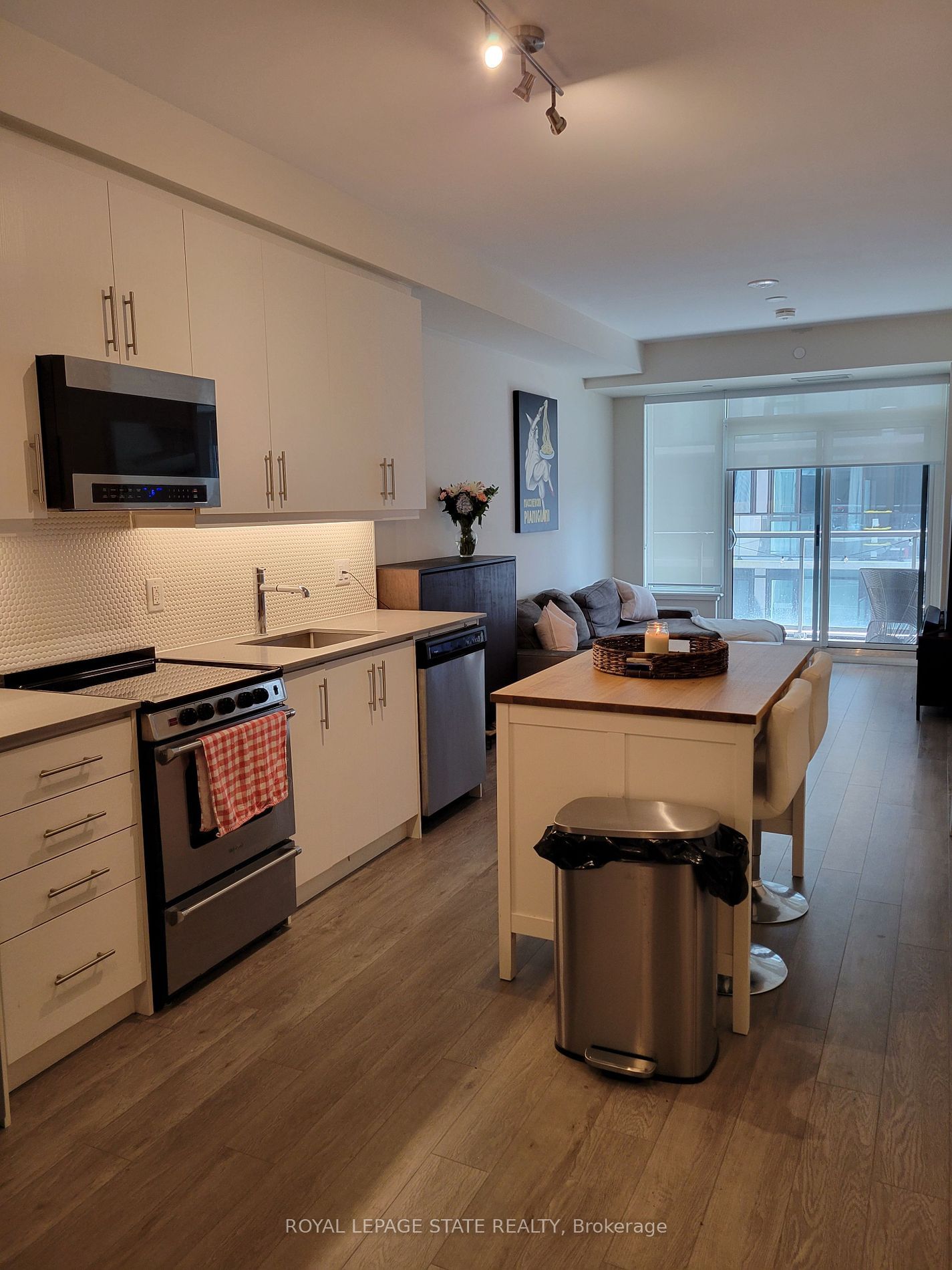 212 King William St, unit 913 for rent - image #5