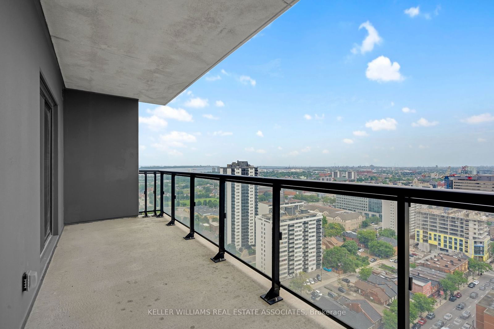 15 Queen St S, unit 2013 for sale - image #9