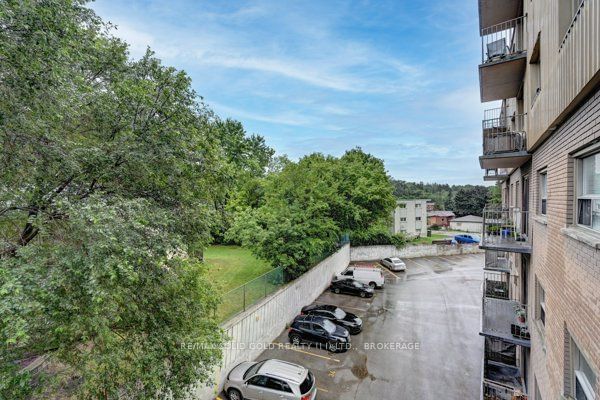 283 FAIRWAY Rd N, unit 306 for rent