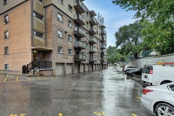 283 FAIRWAY Rd N, unit 306 for rent