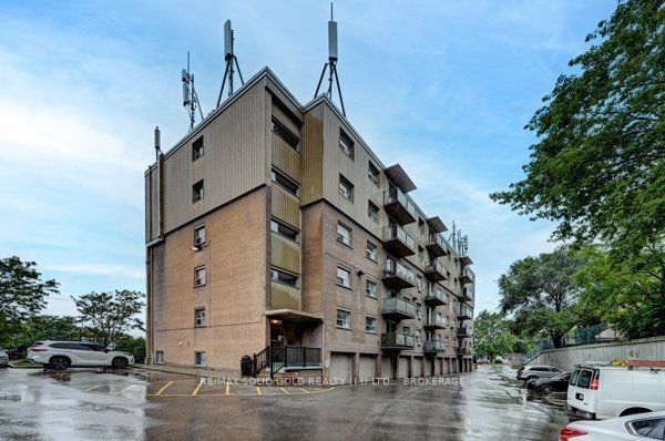 283 FAIRWAY Rd N, unit 306 for rent