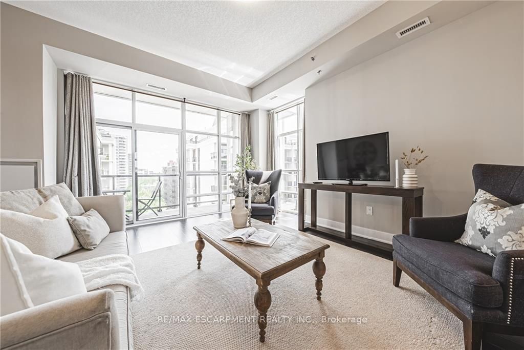 90 Charlton Ave W, unit 802 for sale - image #11