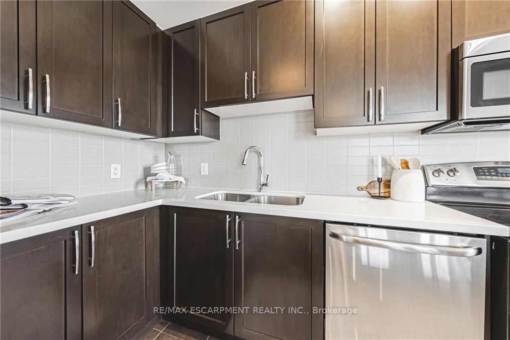 90 Charlton Ave W, unit 802 for sale - image #9