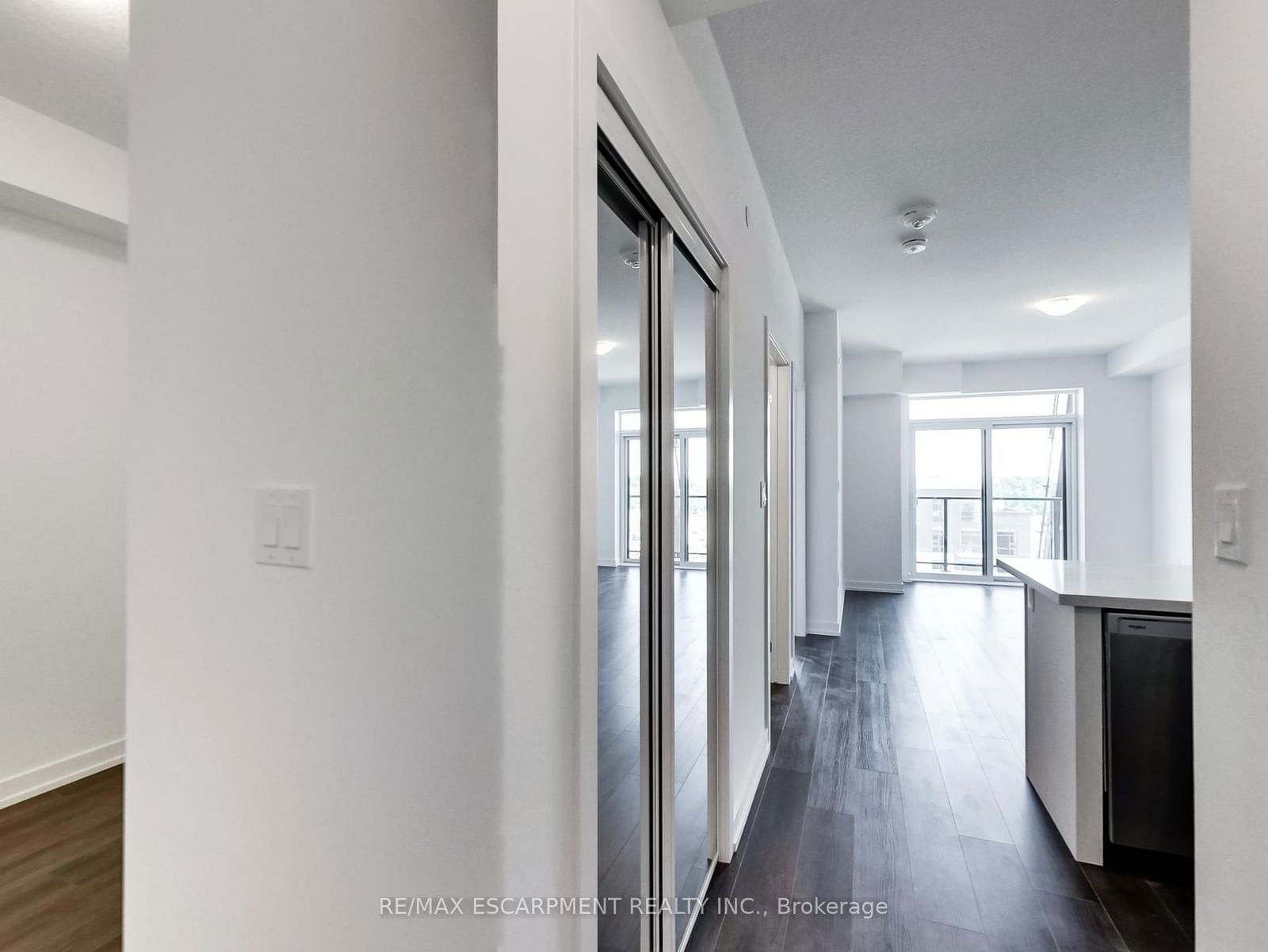 470 Dundas St E, unit 708 for sale - image #2