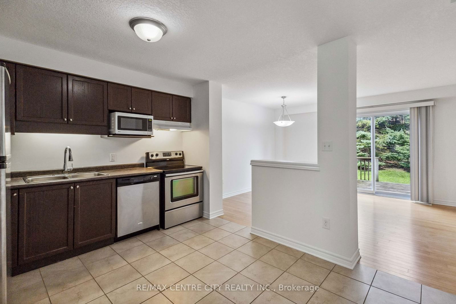 1059 Whetherfield St, unit 82 for sale - image #6