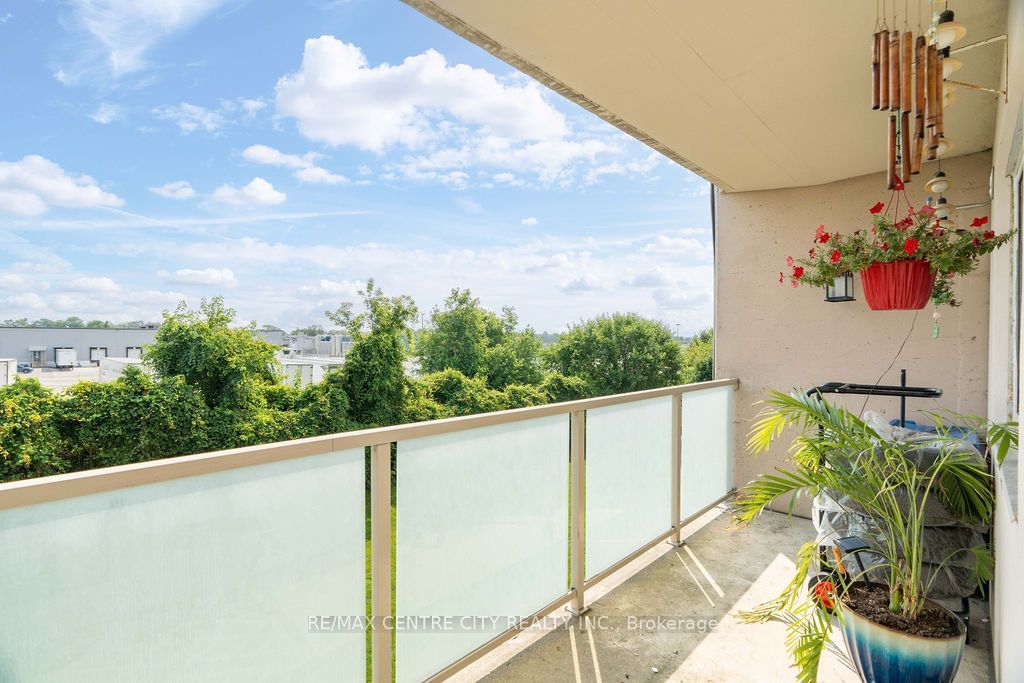 583 Mornington Ave, unit 305 for sale - image #10