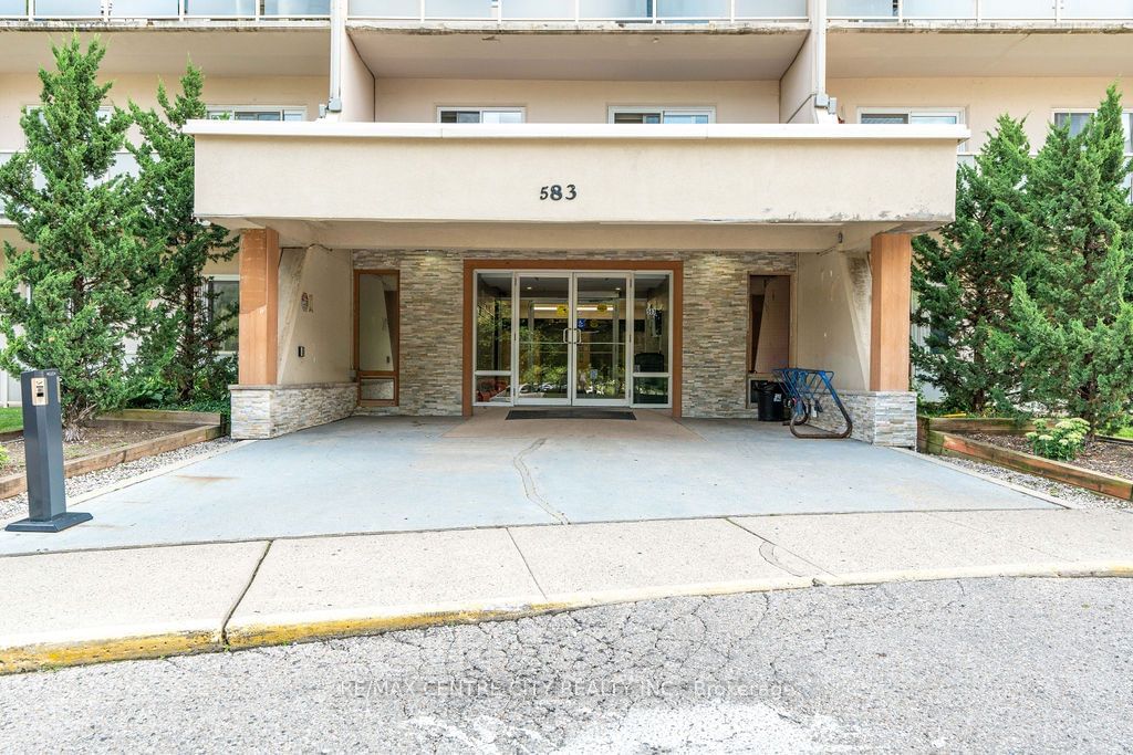 583 Mornington Ave, unit 305 for sale - image #2