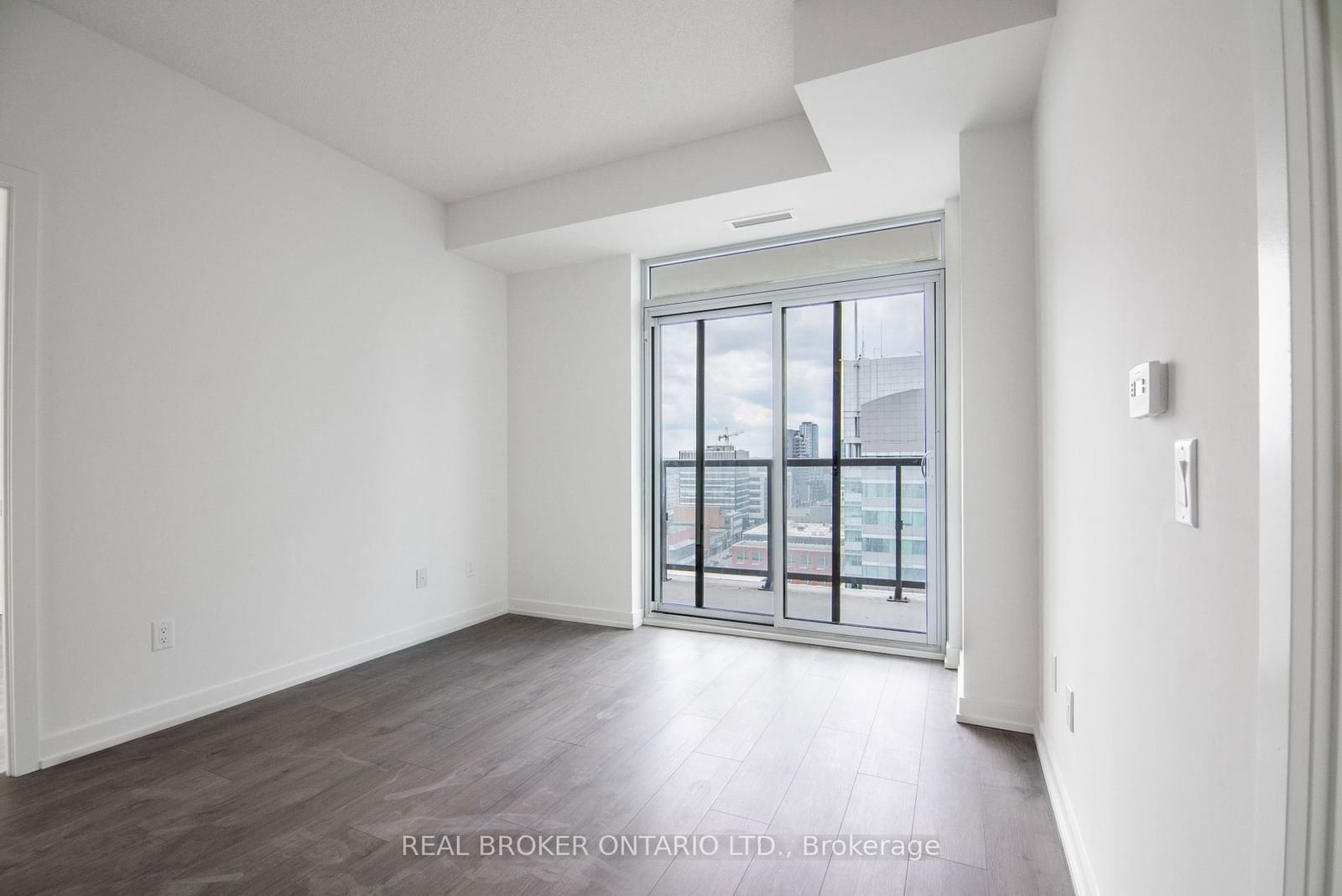 55 Duke St W, unit 1101 for sale - image #4