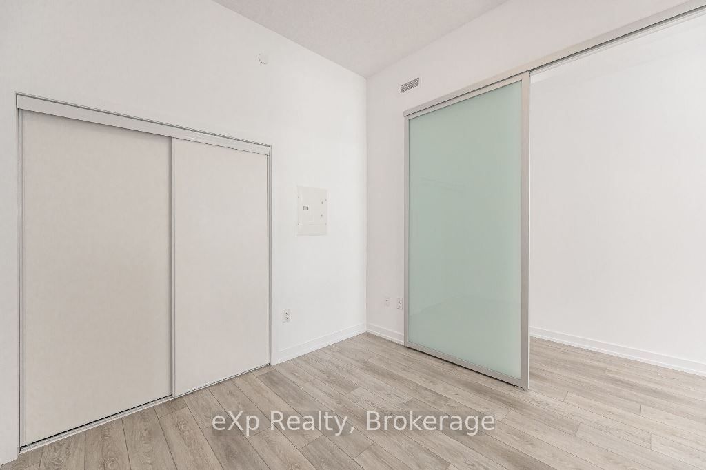 460 Dundas St E, unit 520 for rent