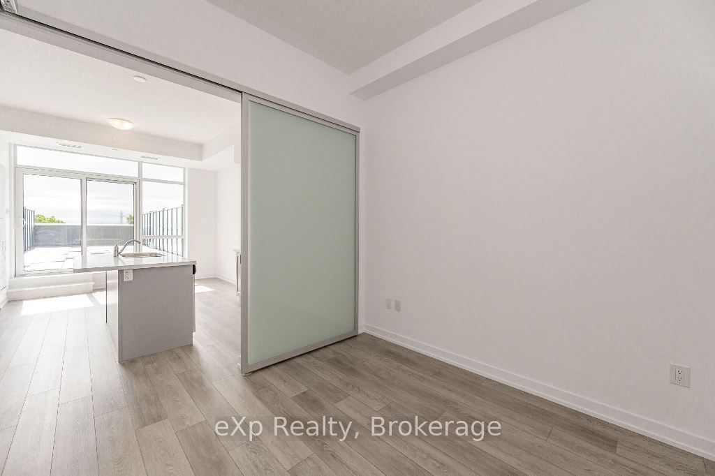 460 Dundas St E, unit 520 for rent