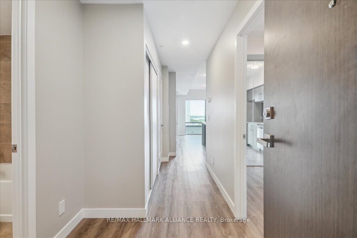 15 Queen St S, unit 509 for sale