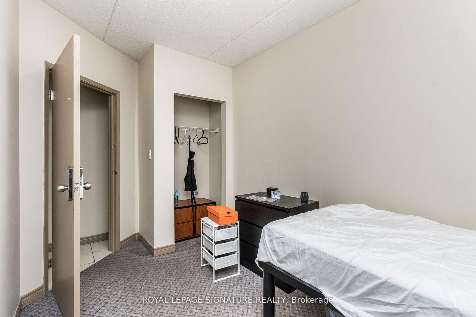 251 Lester St, unit 506 for sale - image #6