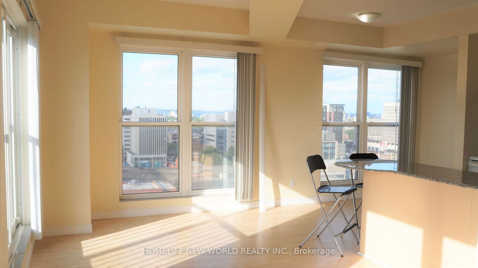 135 James St S, unit 1401 for sale - image #2