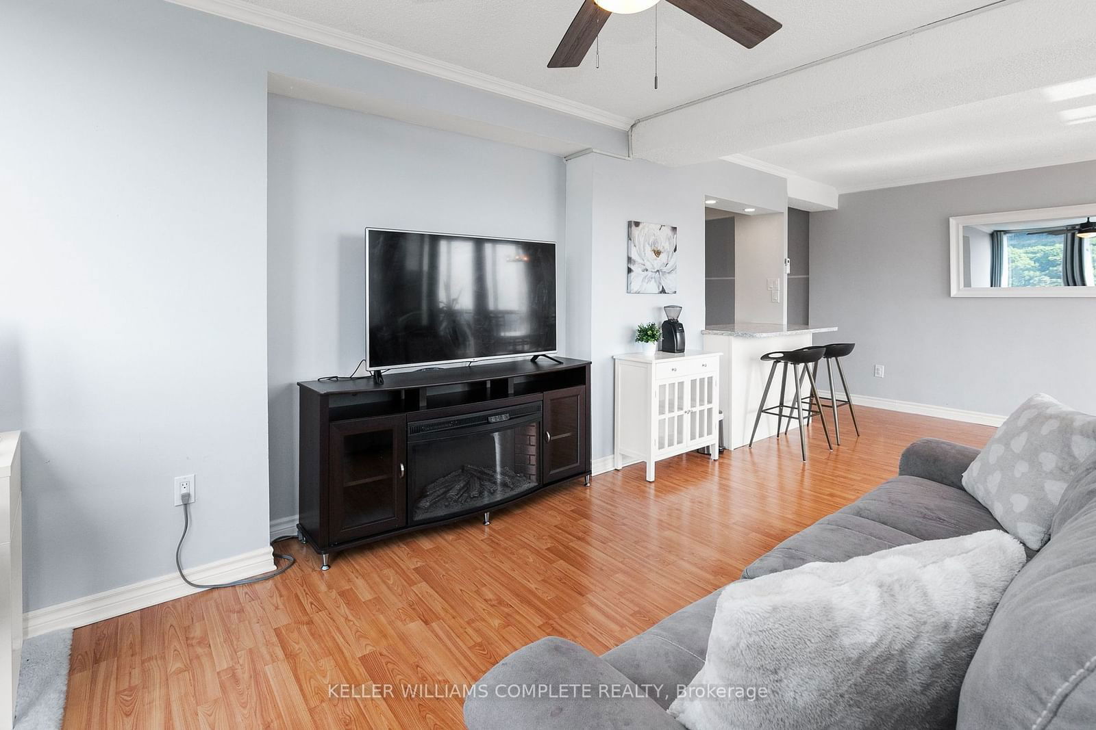 150 Charlton Ave E, unit 2206 for sale - image #10