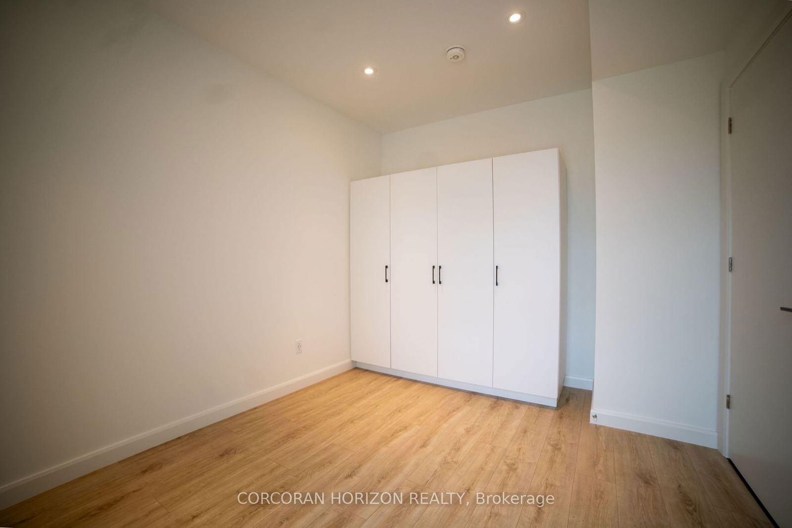 741 King St W, unit 406 for sale