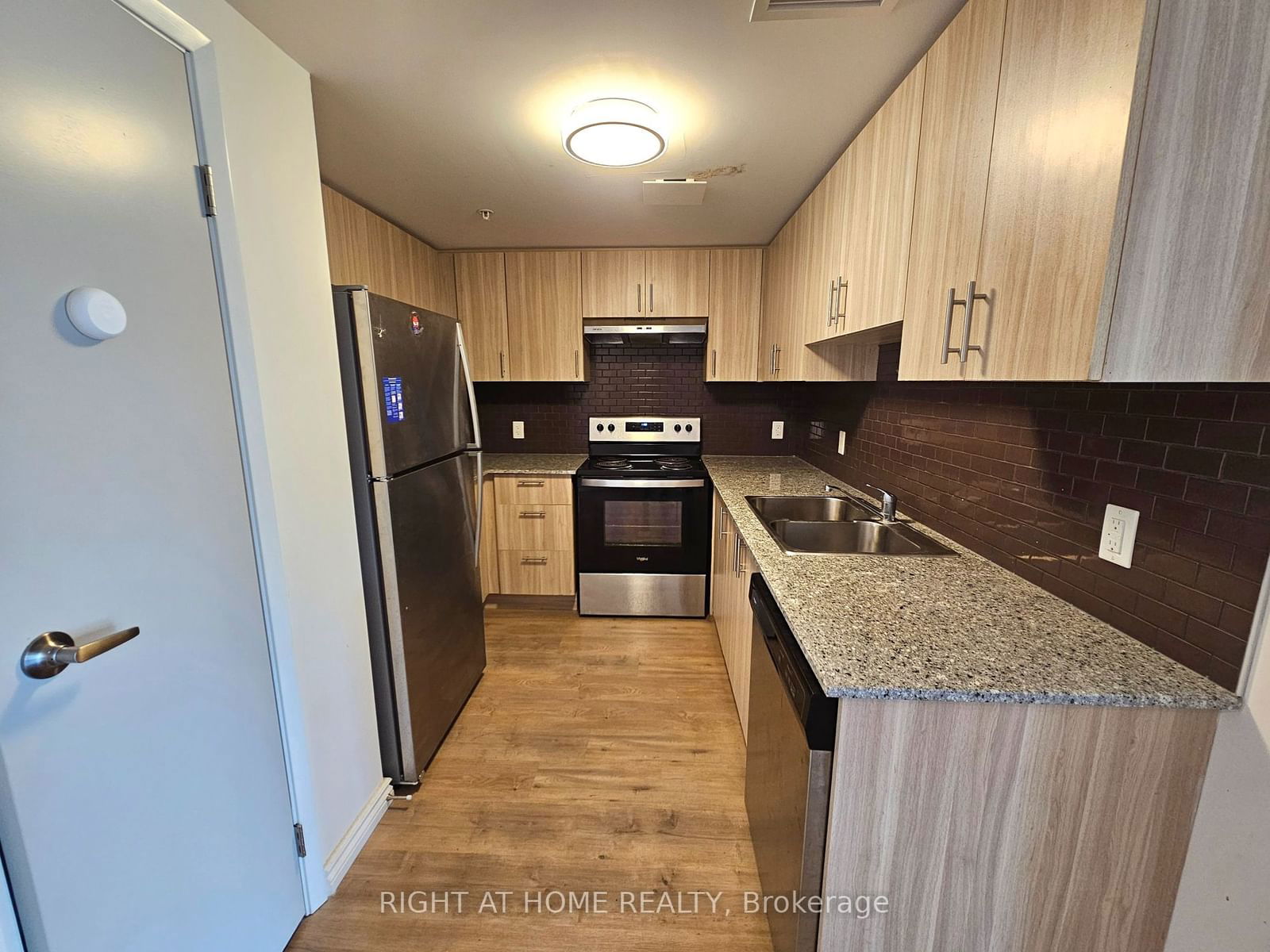 275 Larch St, unit B107 for rent - image #7