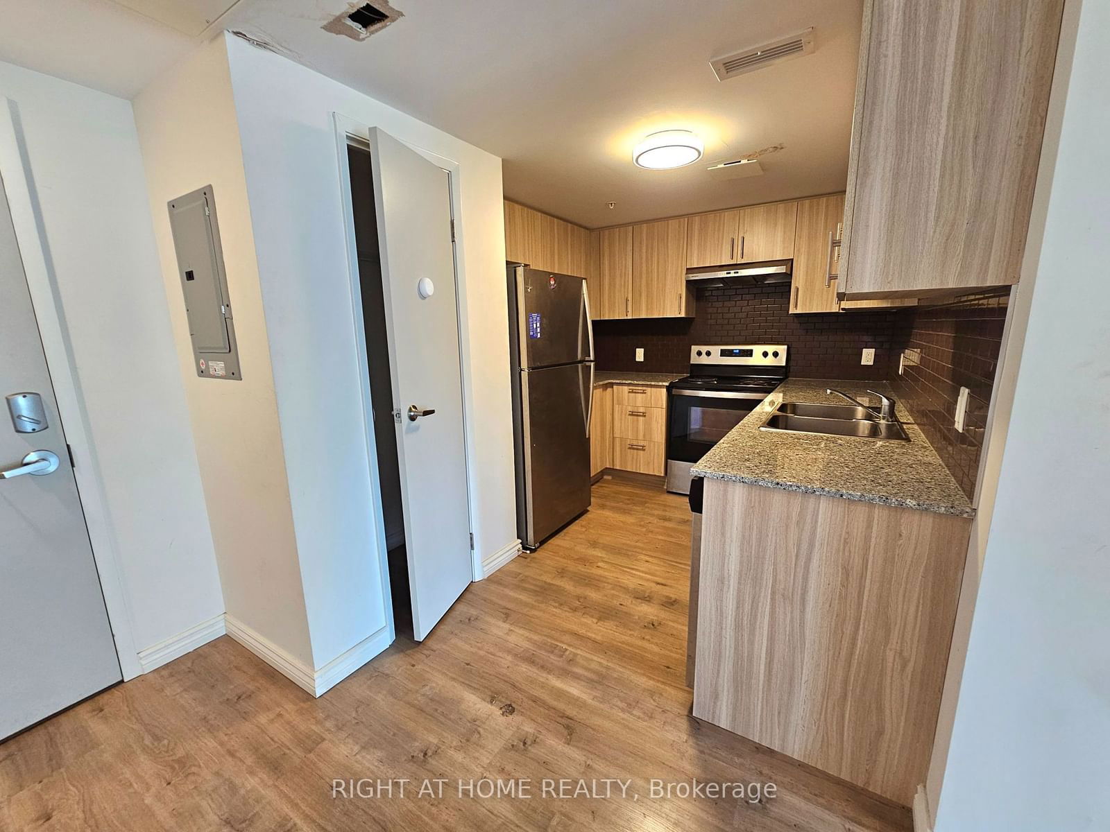 275 Larch St, unit B107 for rent - image #8