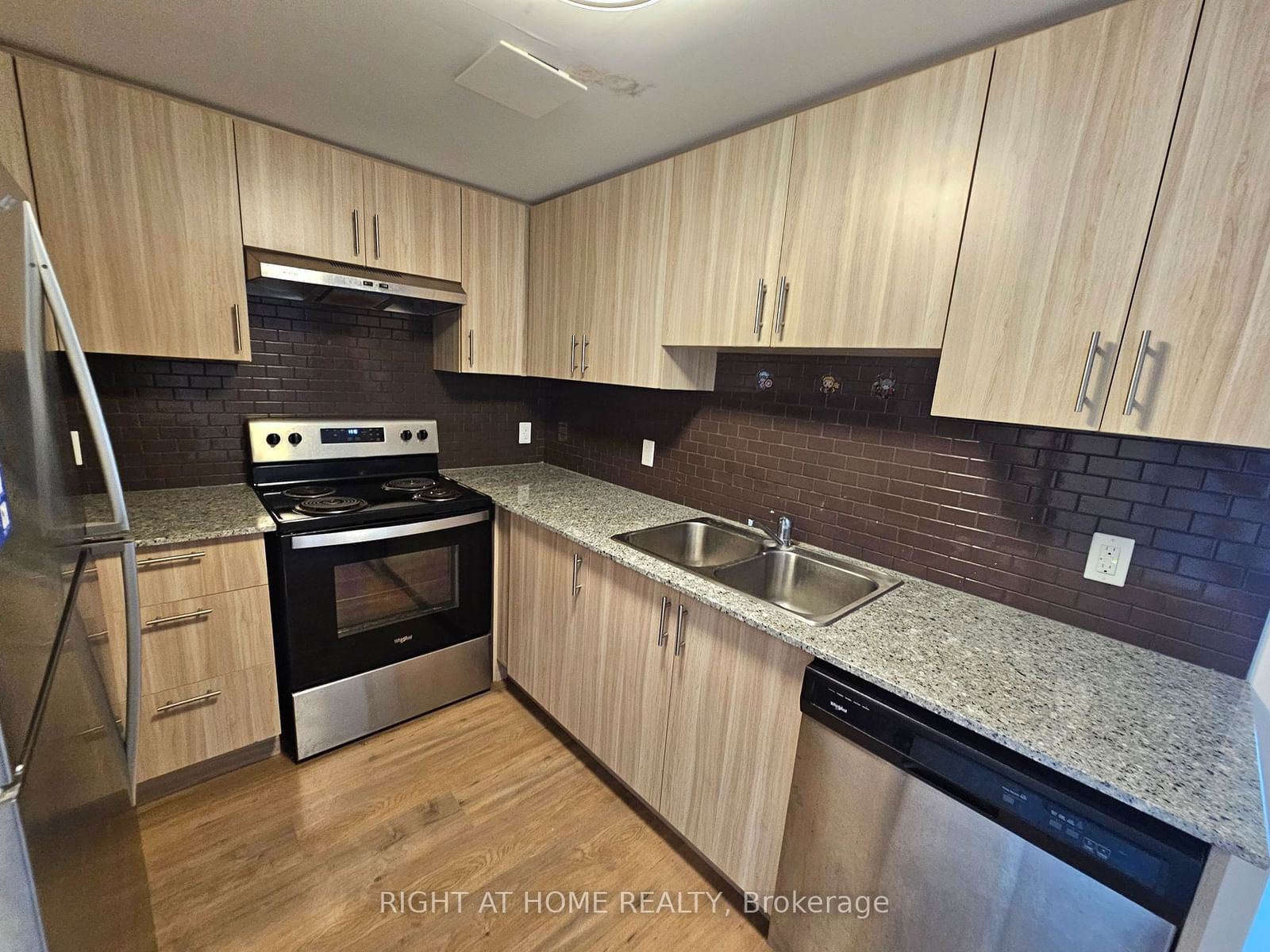 275 Larch St, unit B107 for rent - image #9