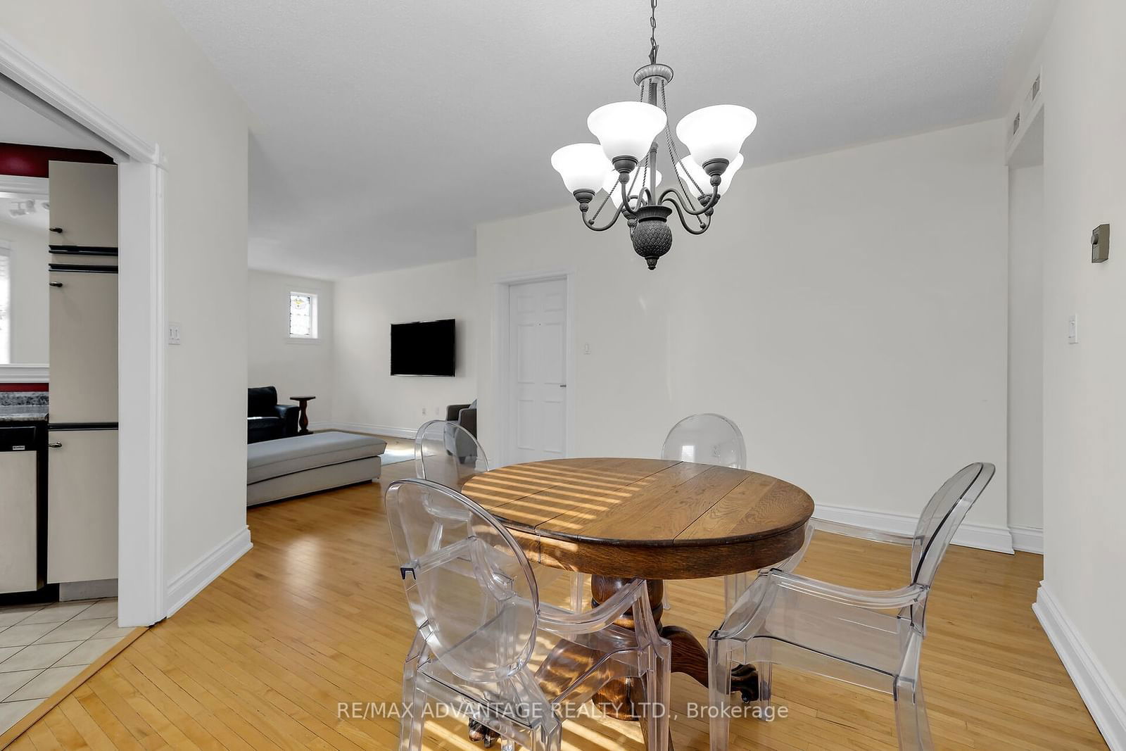 460 Wellington St, unit 407 for sale - image #10