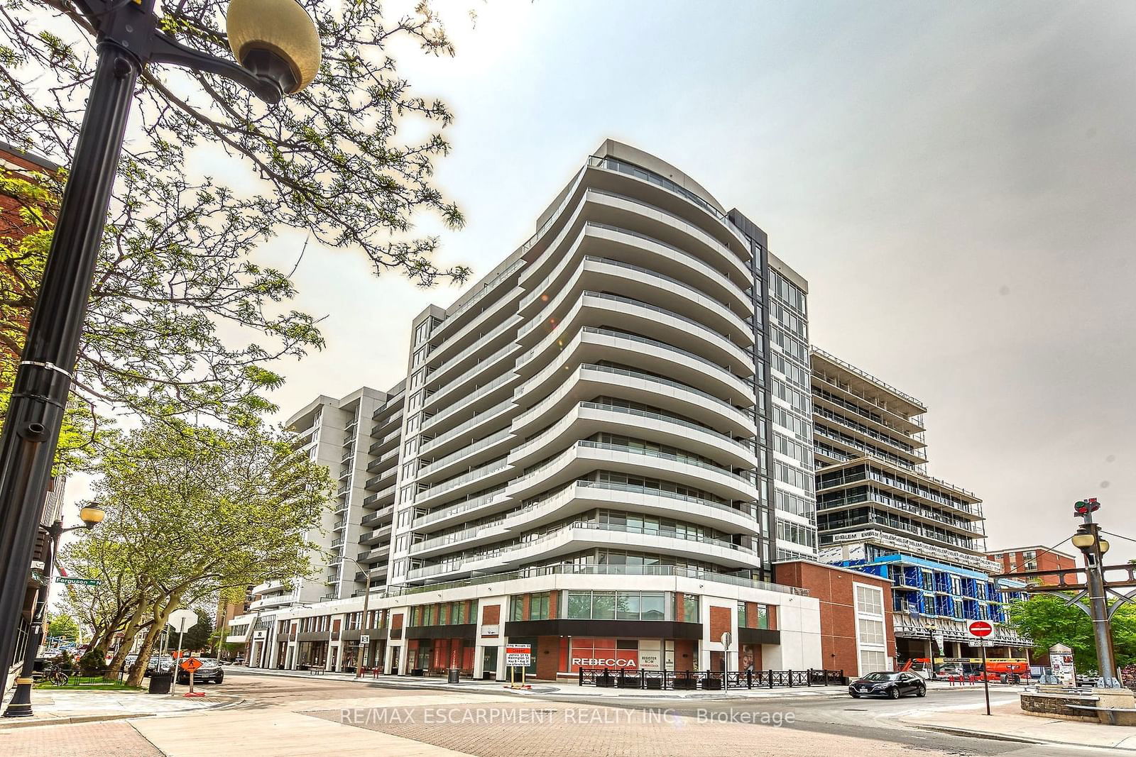 212 King William St, unit 805 for sale - image #1