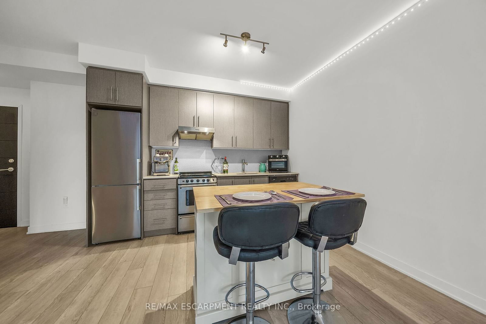 212 King William St, unit 805 for sale - image #10