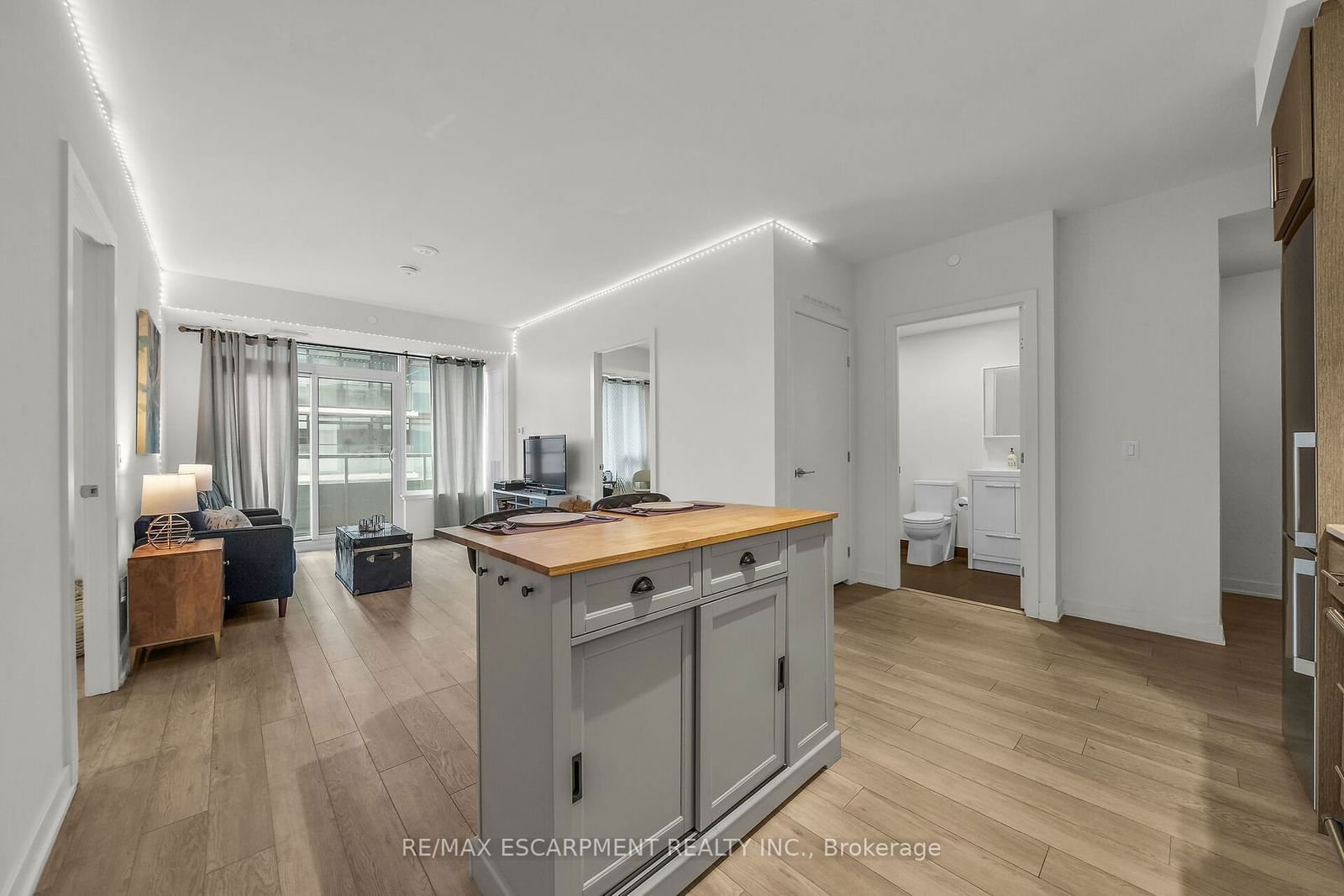 212 King William St, unit 805 for sale - image #11