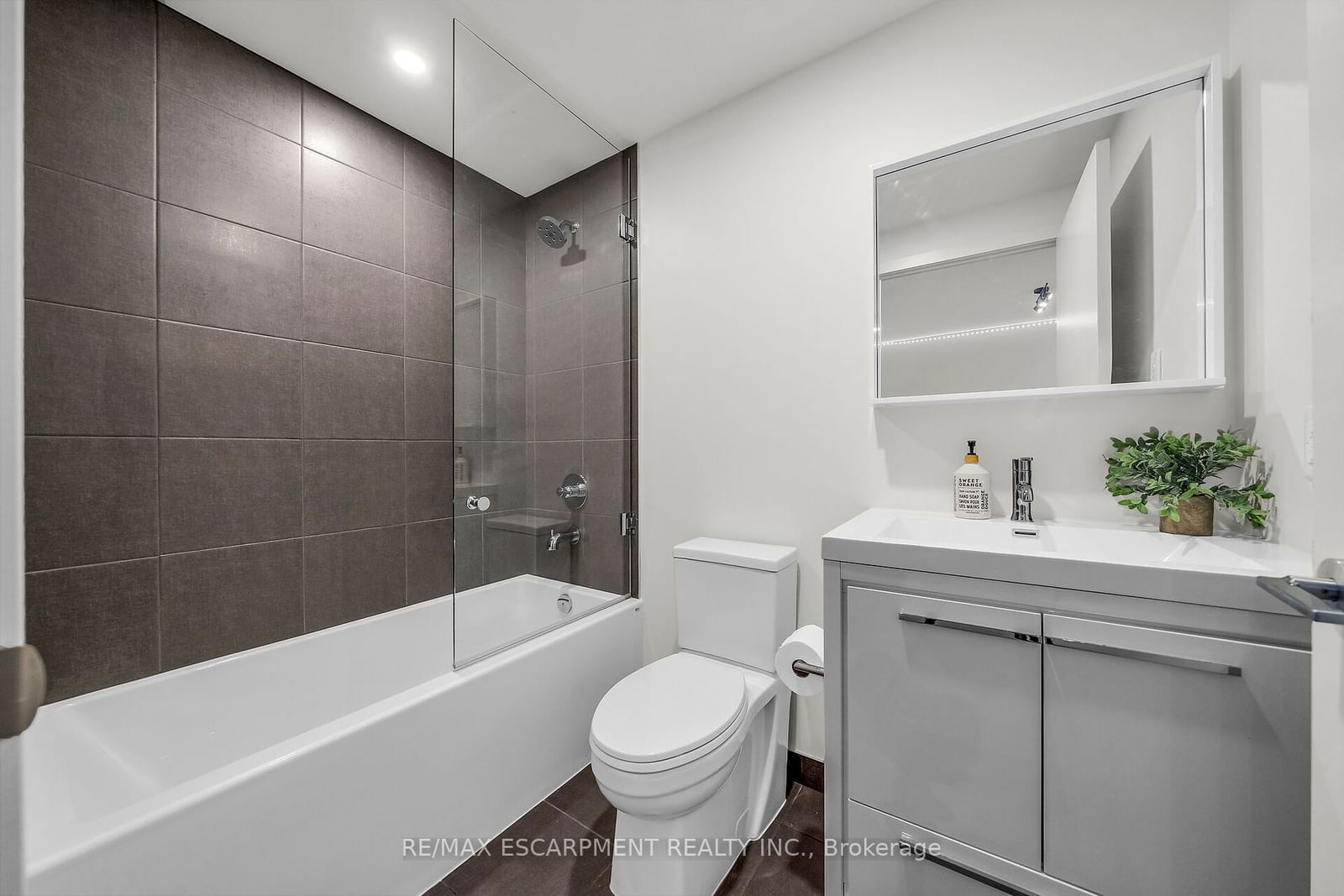 212 King William St, unit 805 for sale - image #18