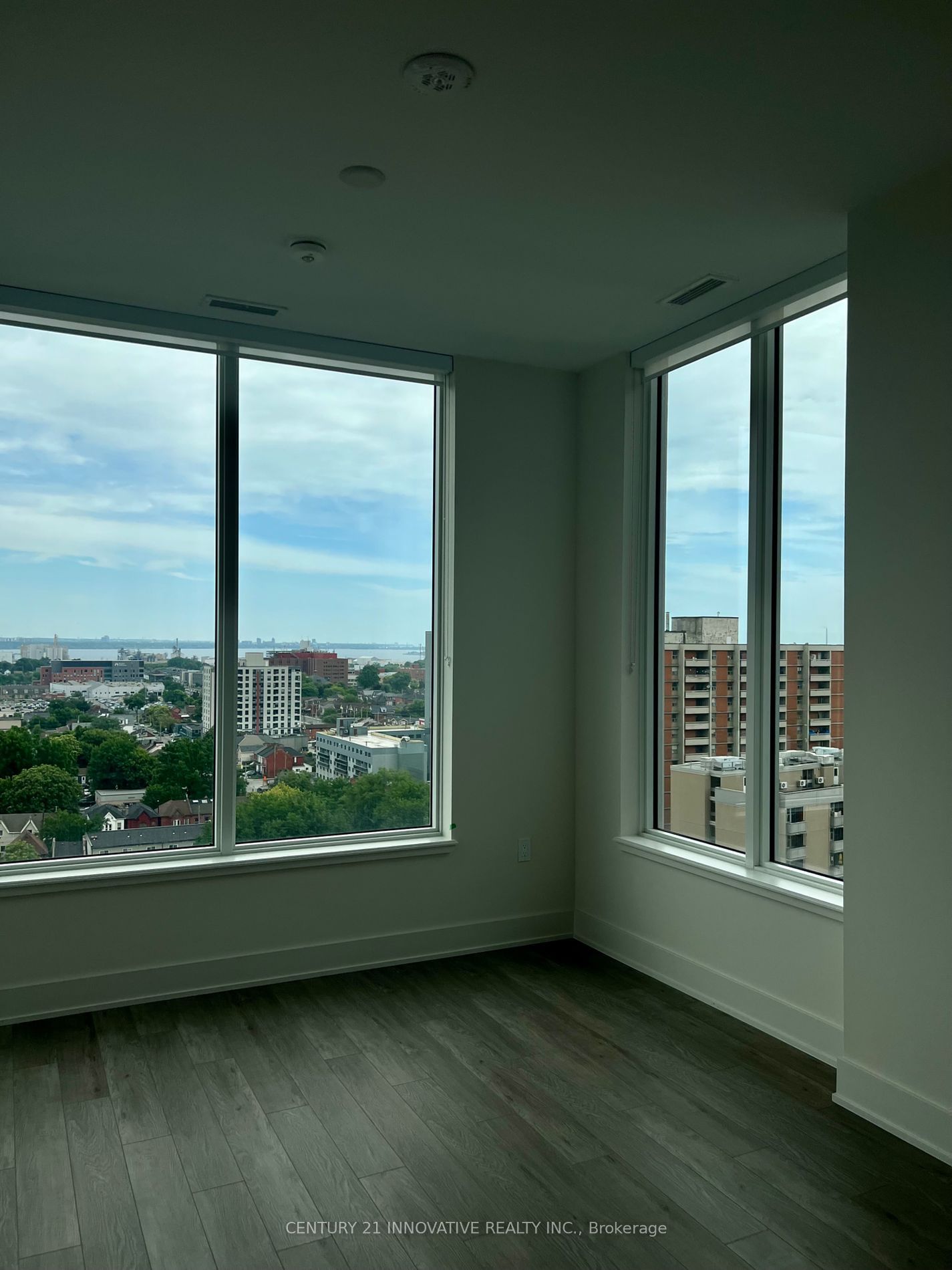 212 King William St N, unit 1415 for rent