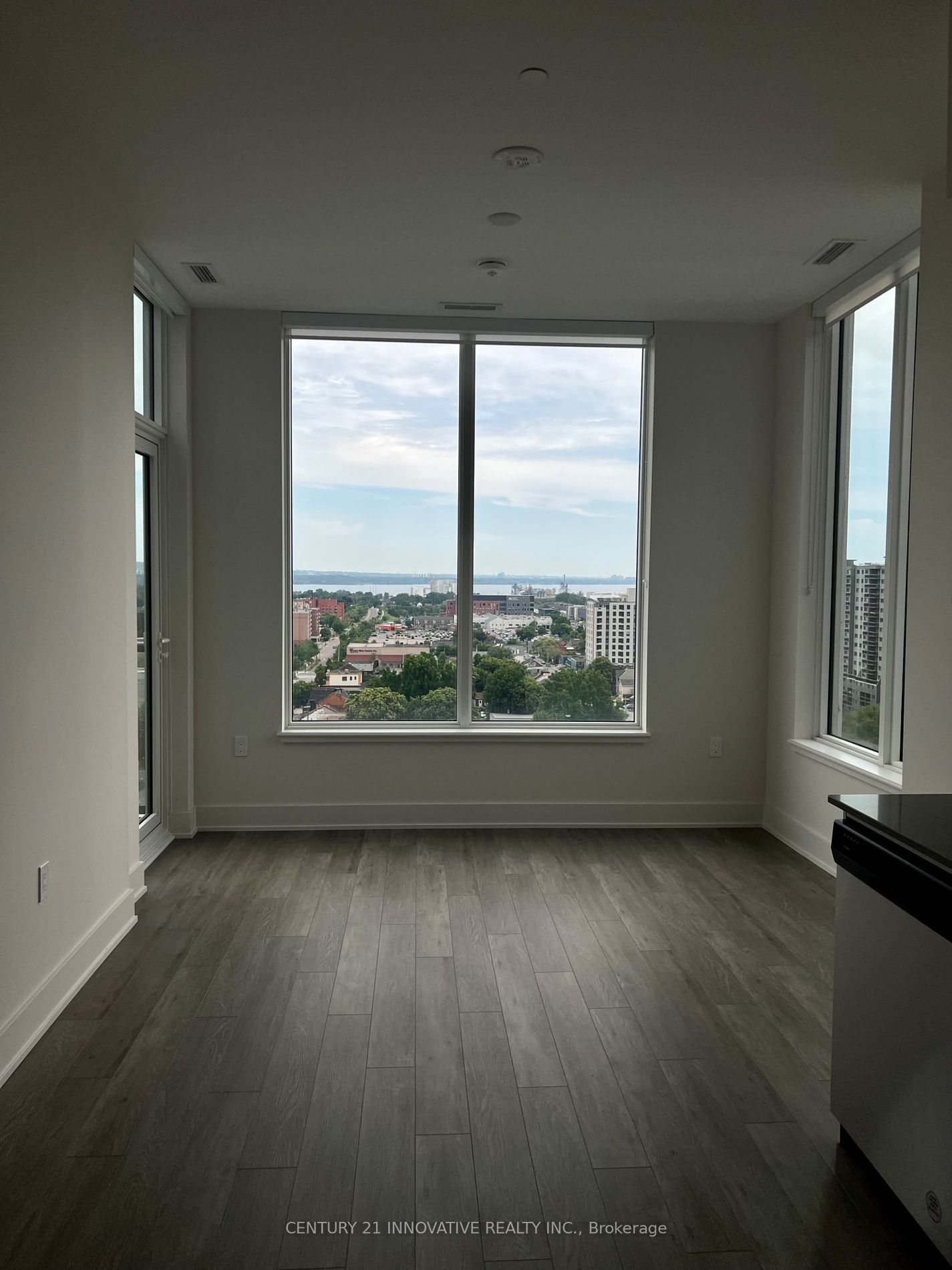 212 King William St N, unit 1415 for rent