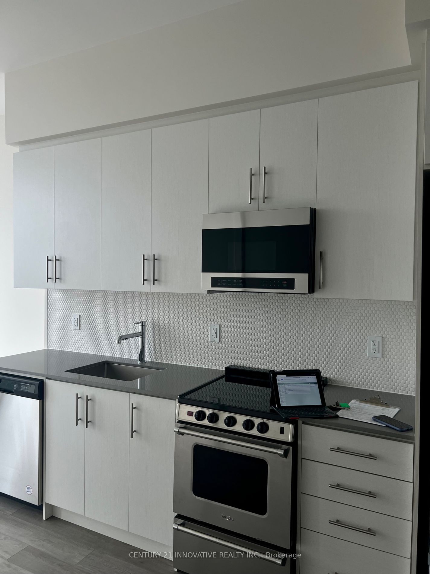 212 King William St N, unit 1415 for rent