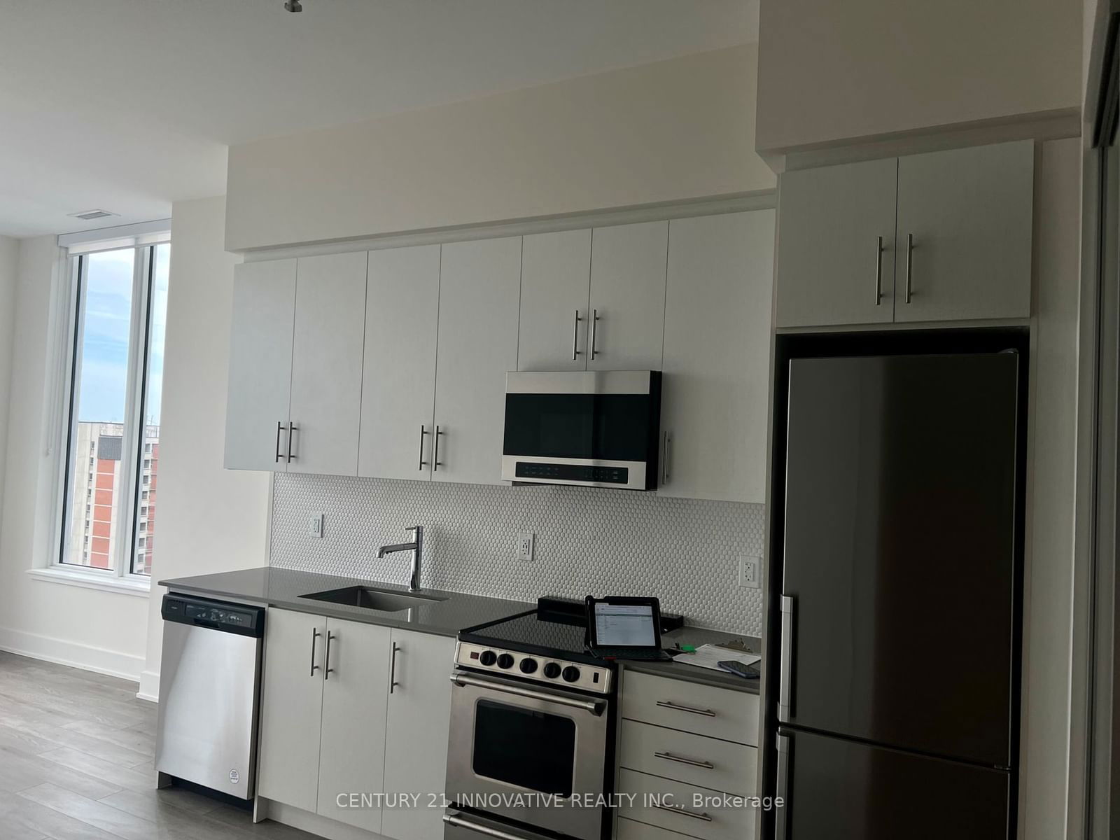 212 King William St N, unit 1415 for rent