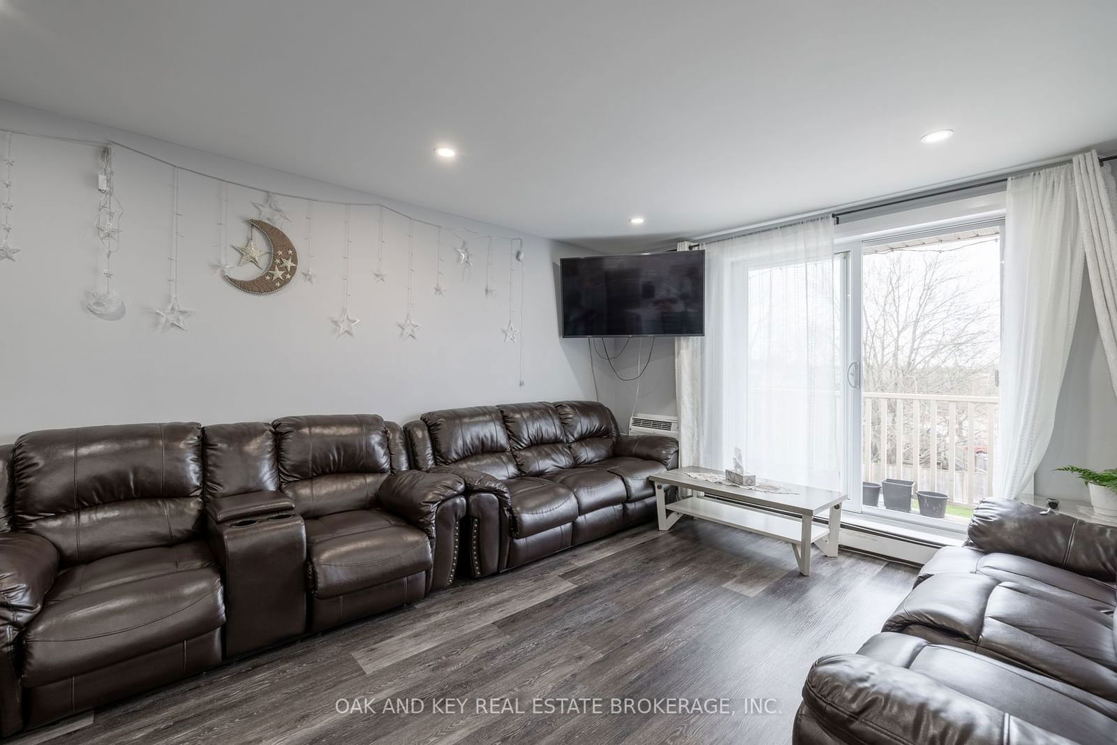 1590 Ernest Ave, unit 301 for sale - image #12