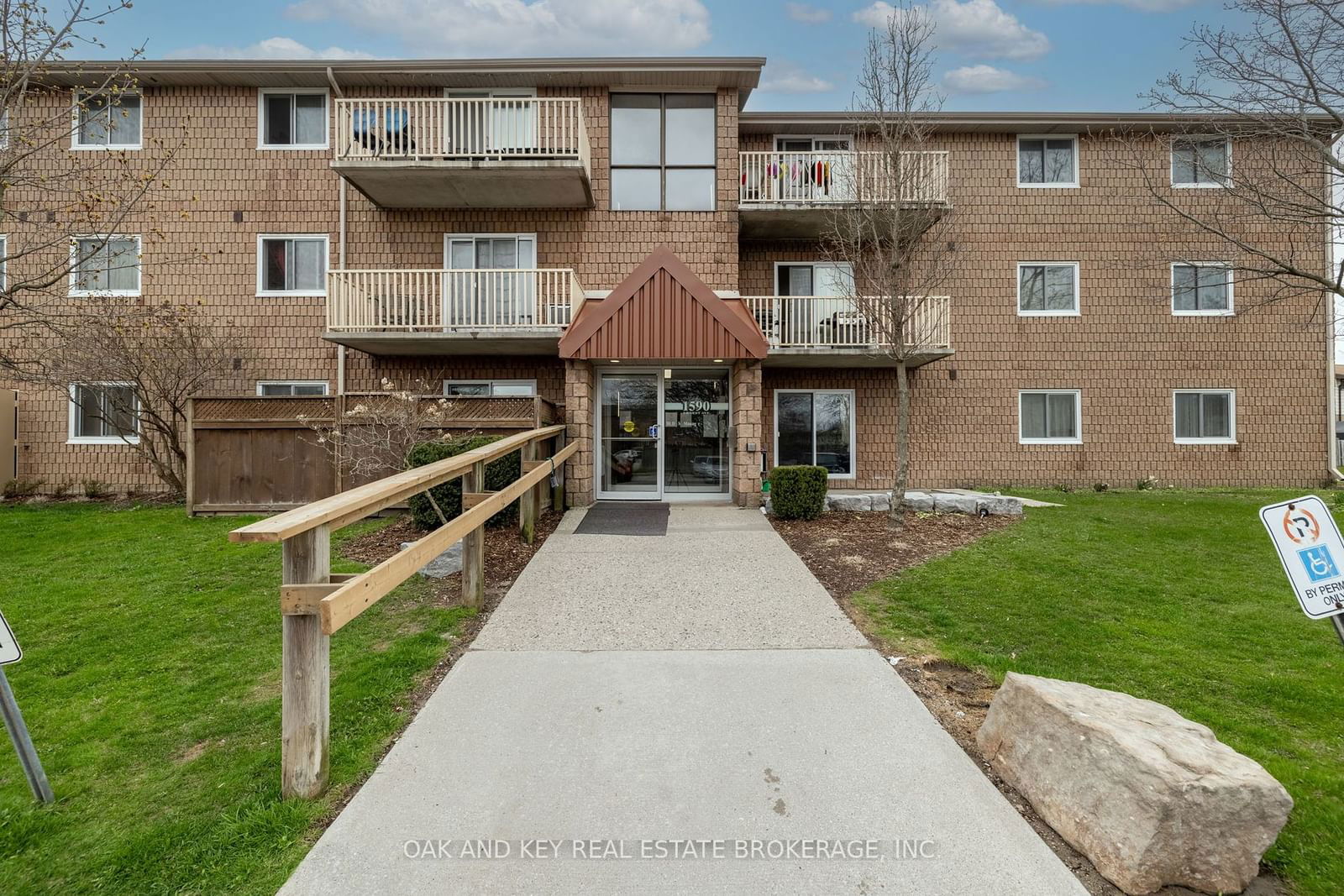 1590 Ernest Ave, unit 301 for sale - image #2