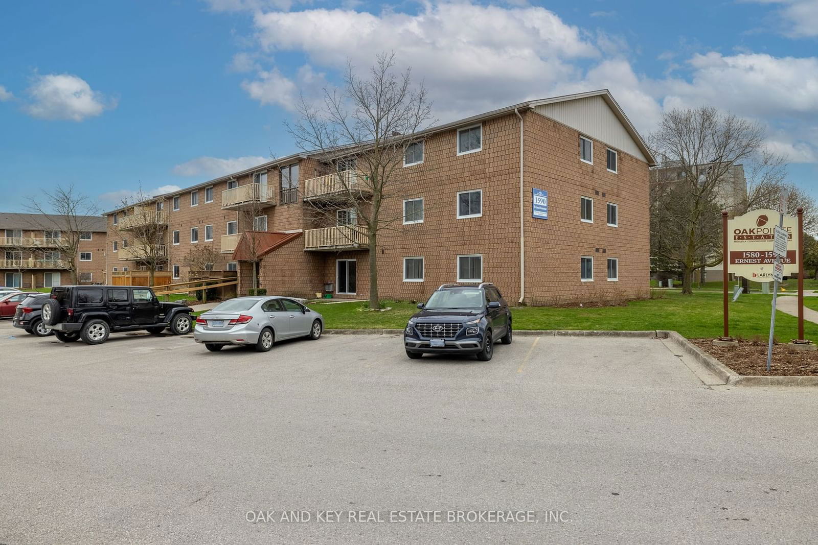 1590 Ernest Ave, unit 301 for sale - image #4