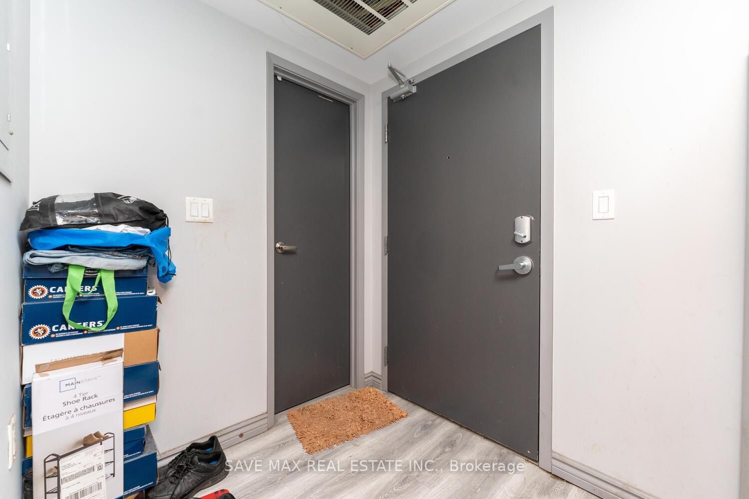 275 Larch St, unit 209F for sale - image #2