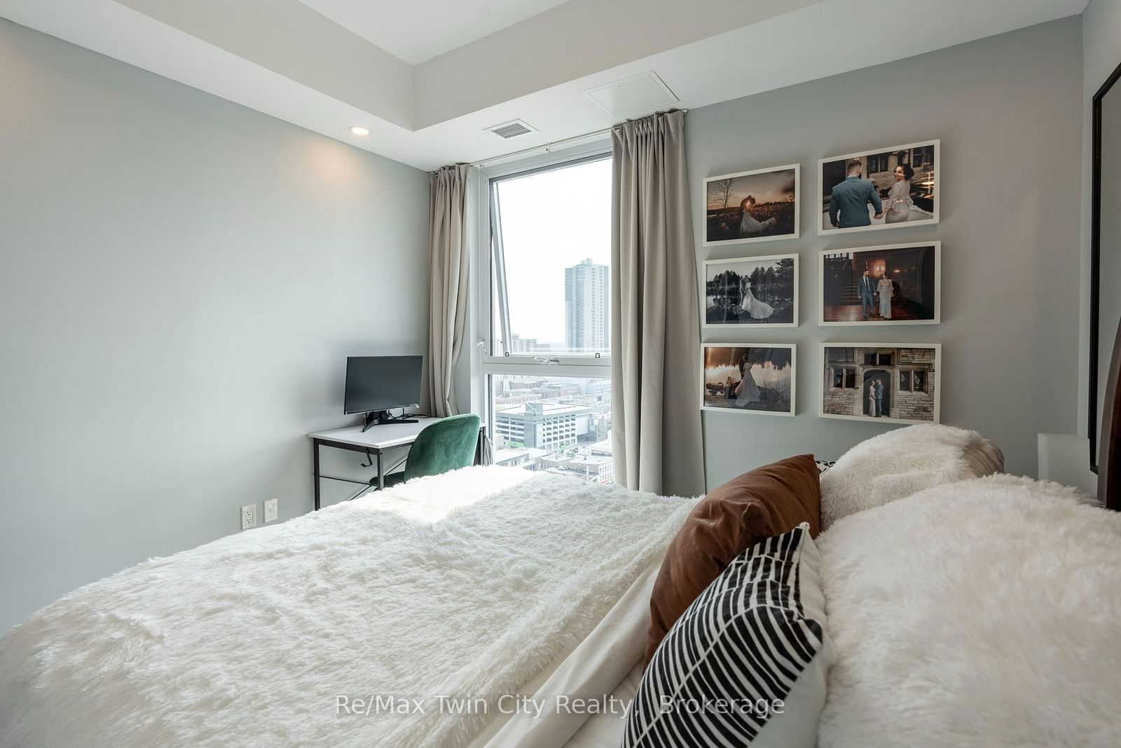 60 CHARLES St W, unit 2104 for sale