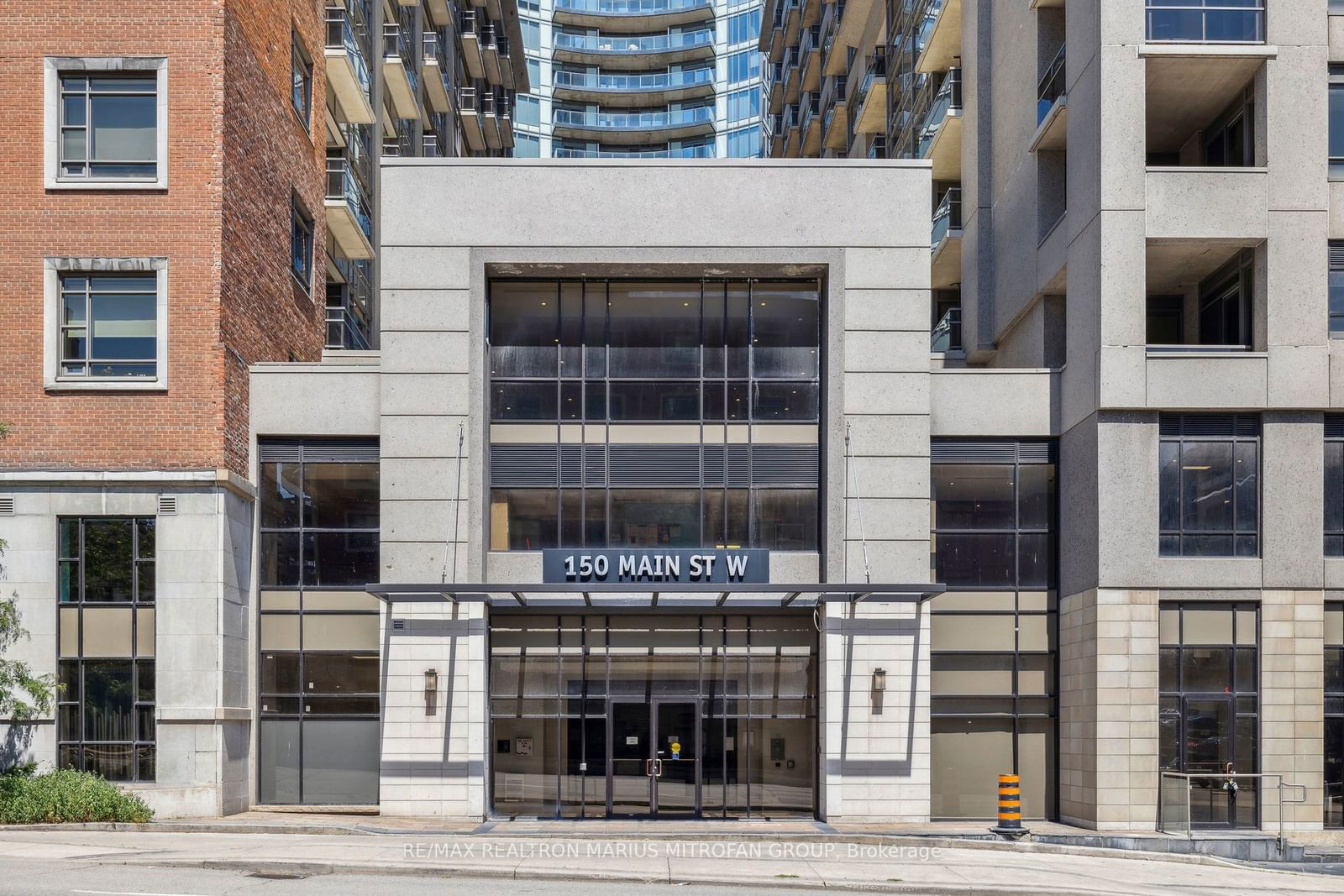 150 Main St W, unit 805 for sale