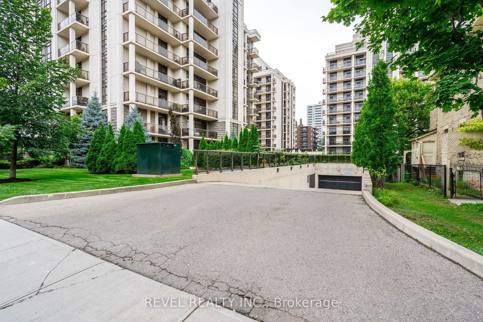 90 Charlton Ave W, unit 308 for sale - image #2