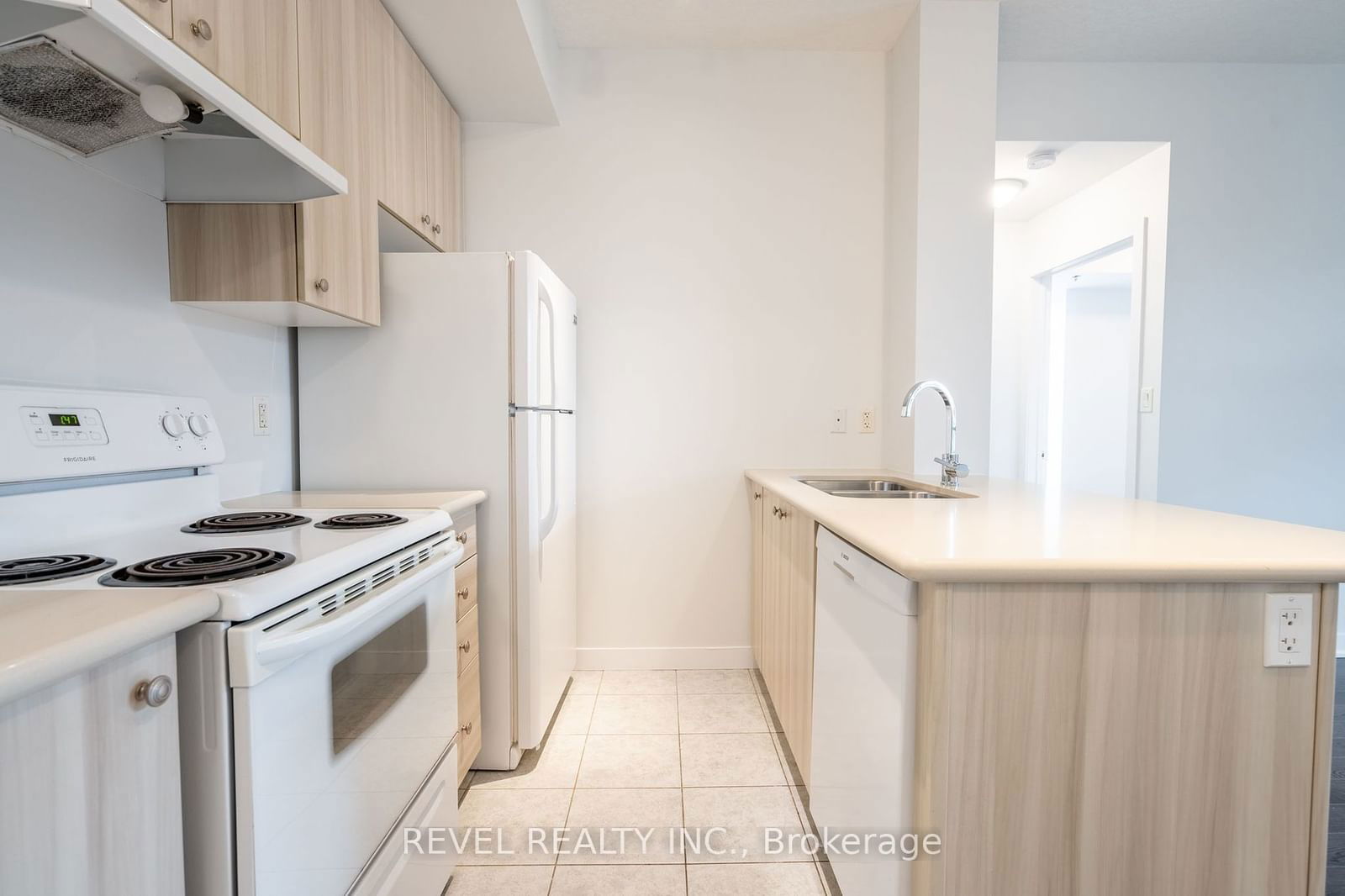 90 Charlton Ave W, unit 308 for sale - image #7