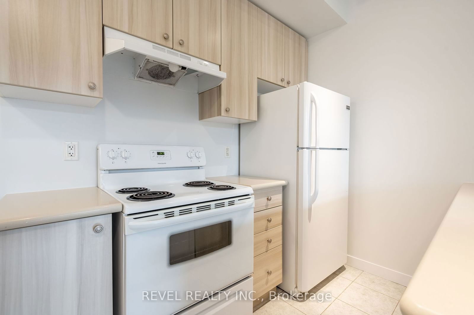 90 Charlton Ave W, unit 308 for sale - image #8