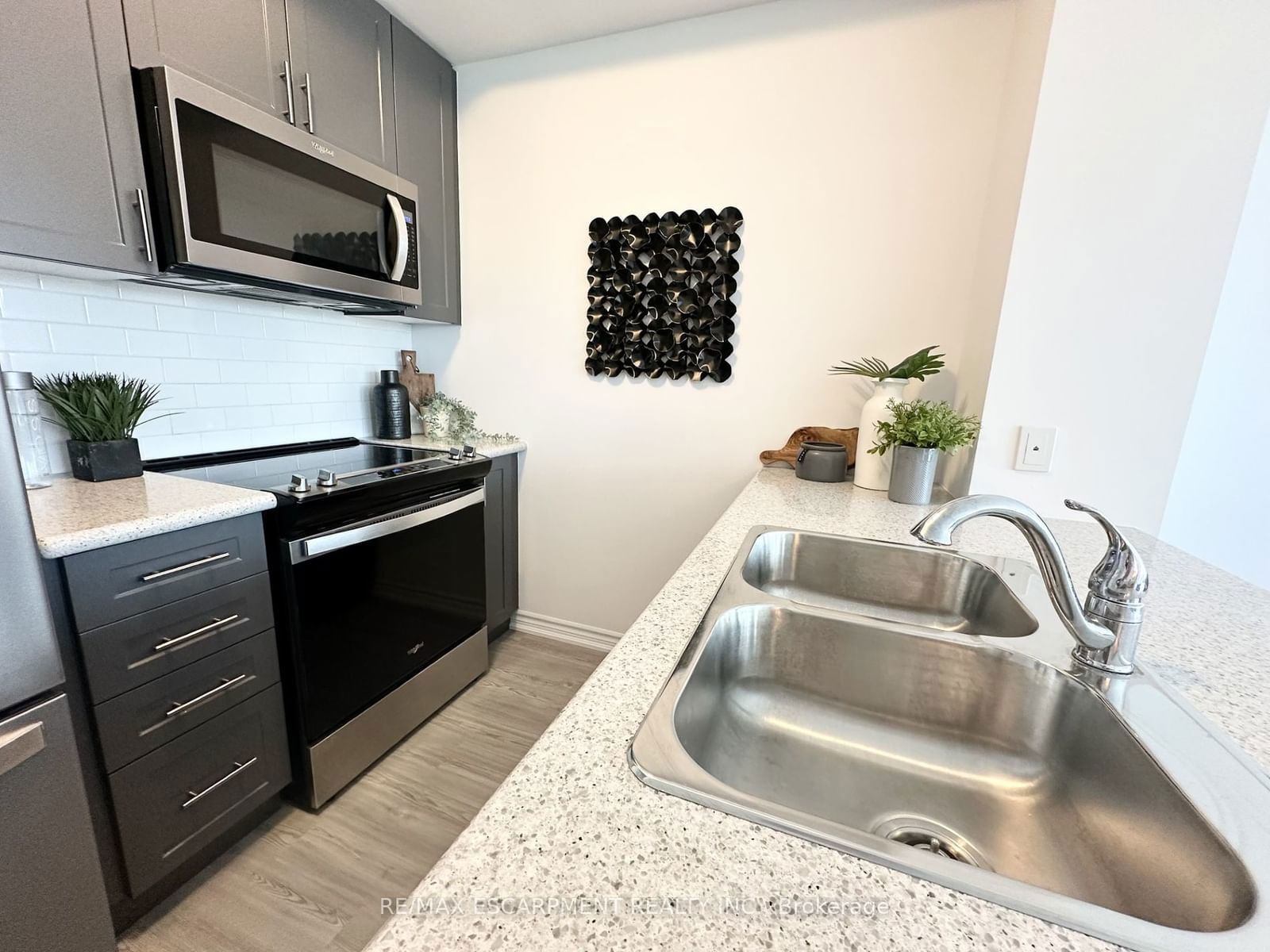 460 Dundas St E, unit 304 for sale