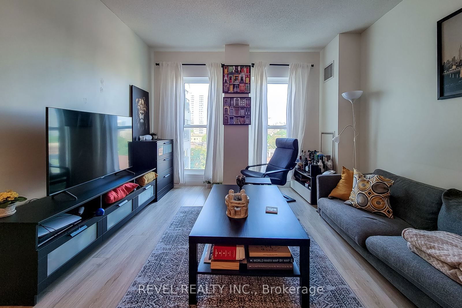 135 James St S, unit 809 for sale - image #11